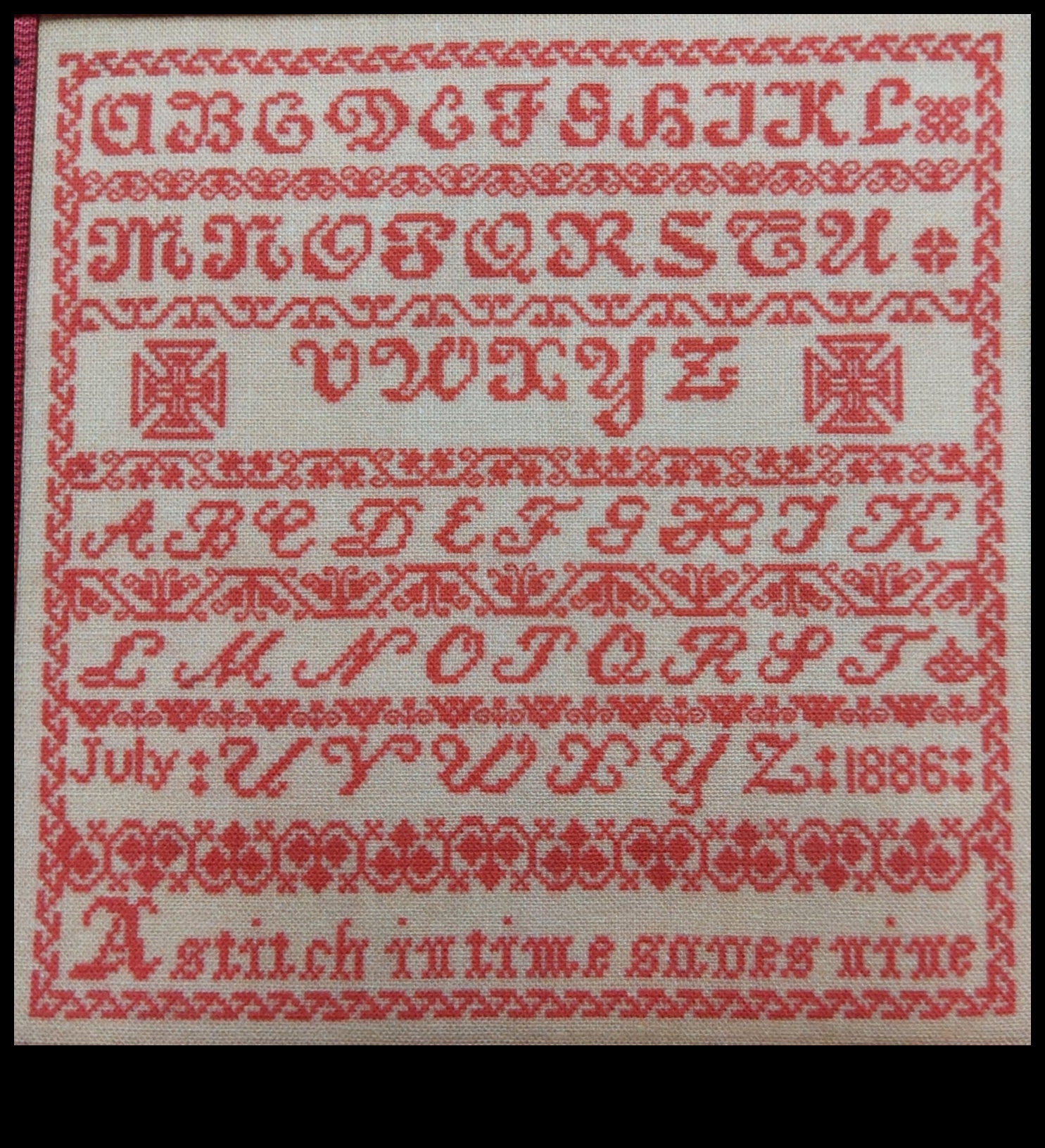 Izveicīga krustdūriens: DIY aksesuāri ar adatu un diegu