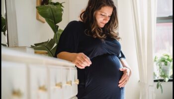 DIY apģērbi un aksesuāri grūtniecēm: stilīgi izciļņi