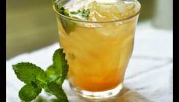 Ledus zaļās tējas sajūtas: ceļvedis neatvairāmu tējas eliksīru pagatavošanai