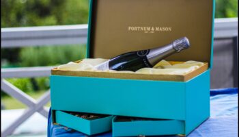 Personīgā panache: īpašas dāvanas, kas pielāgotas individualitātei