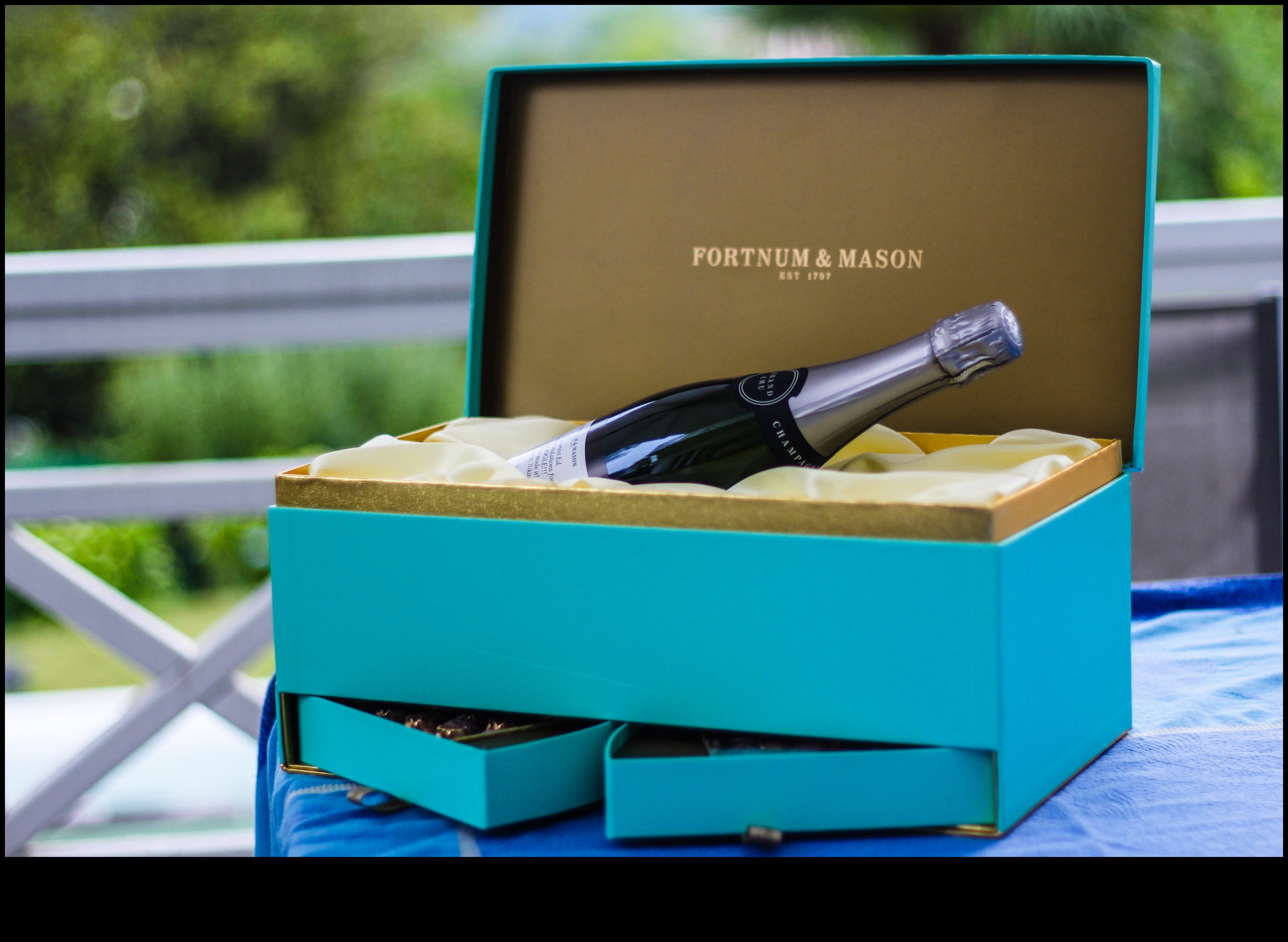 Personīgā panache: īpašas dāvanas, kas pielāgotas individualitātei